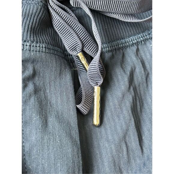 LULULEMON Dance Studio Mid-Rise Cropped Pant navy Sz 6, $100 A34 - Picture 8 of 9